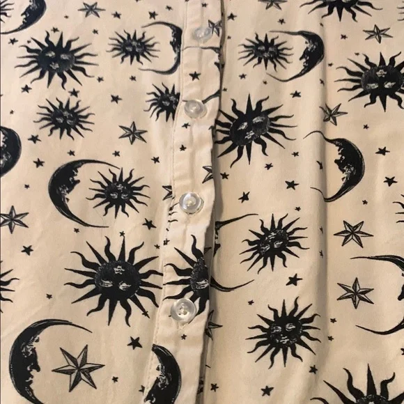 Hot Topic celestial Sun and Moon Button-Down crop Shirt - Black and cream - Picture 4 of 10